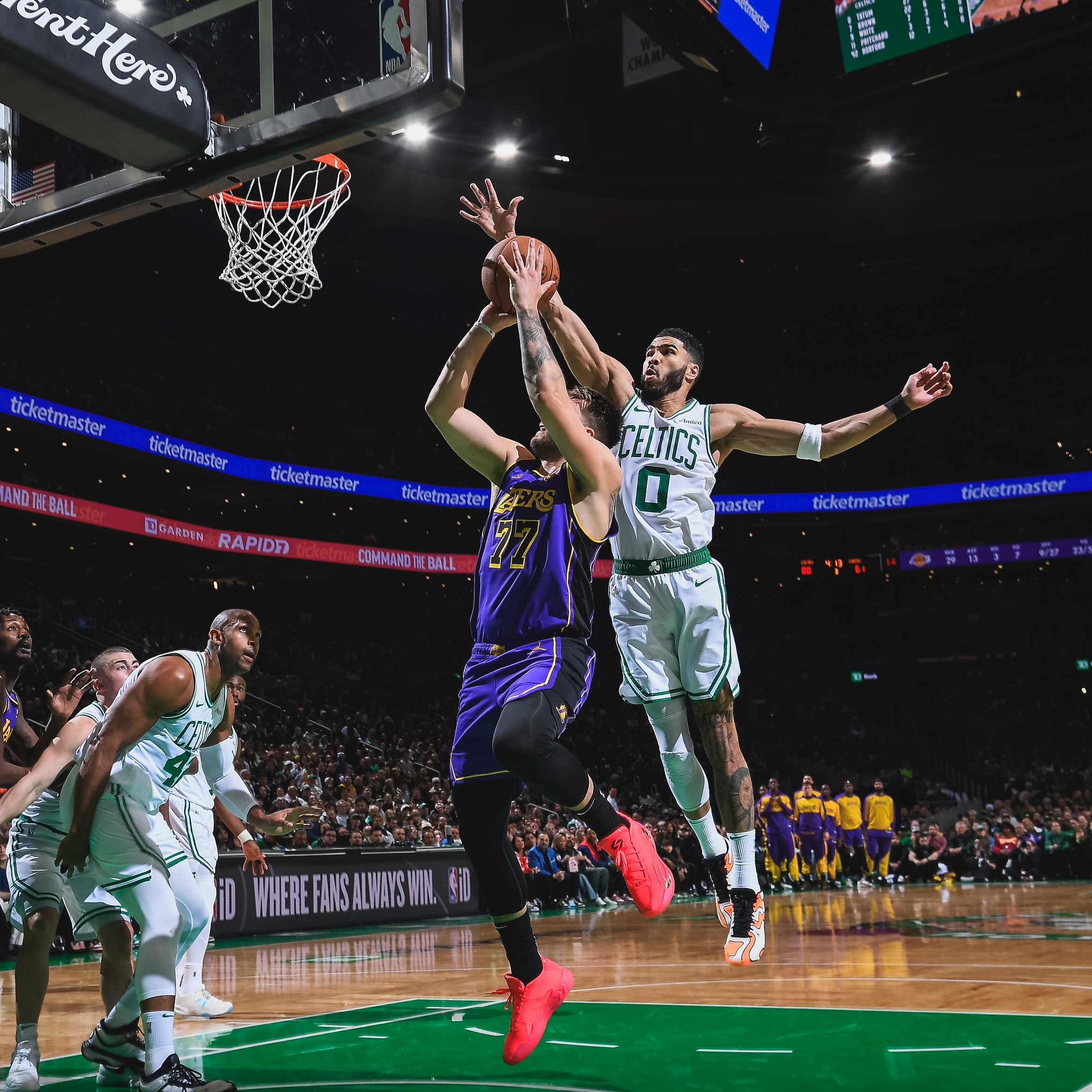 开云中国-关于塔图姆迎来三赛季出色发挥，曼联观众热烈欢呼！的信息-开云中国