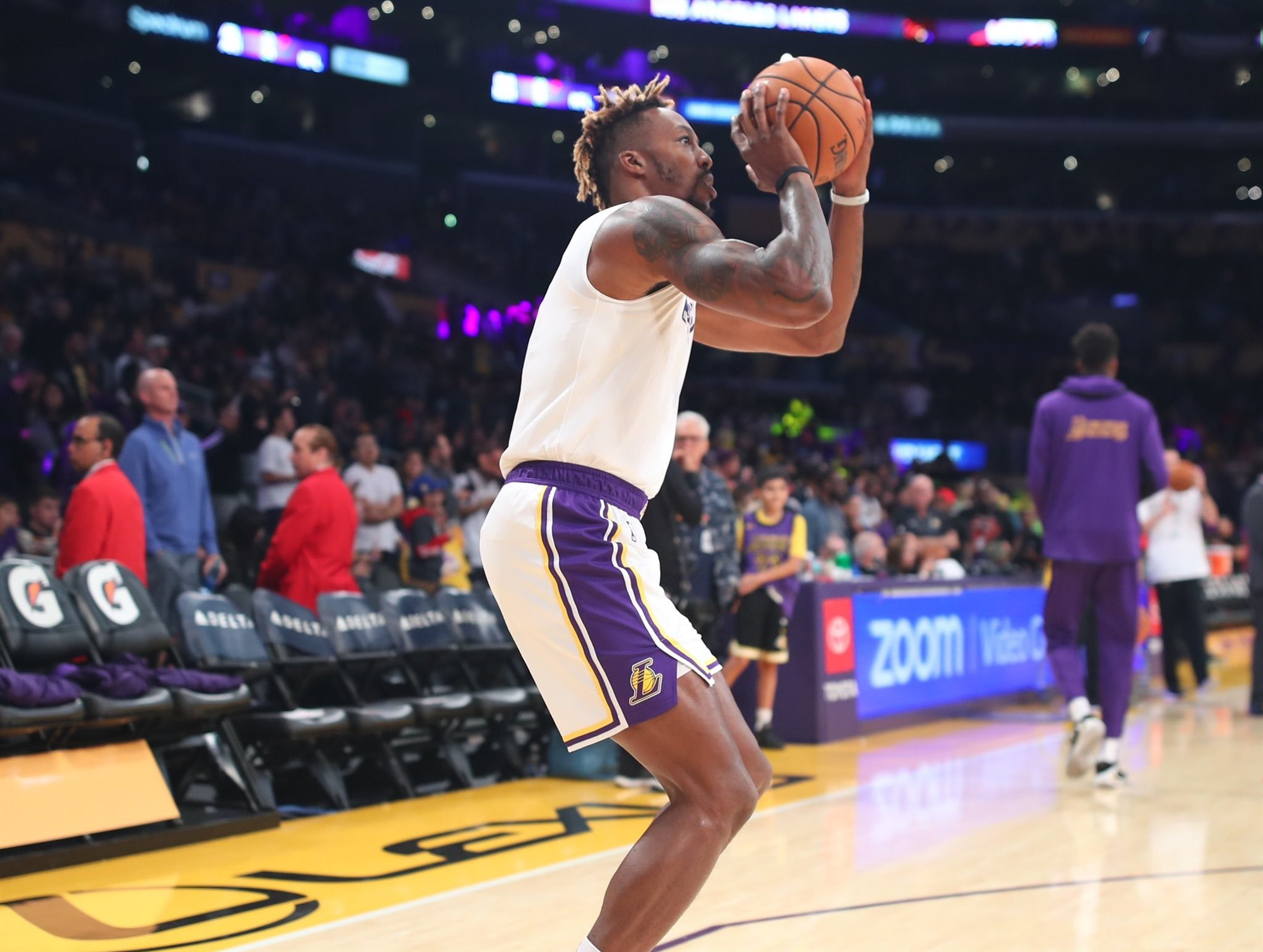 开云在线开户-阿扎伦卡在湖人比赛中晋级下一阶段，夺冠引发热议！-开云在线开户