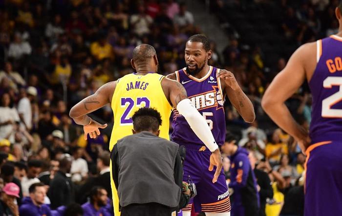 开云体育-Karsa重要时刻重返赛场，湖人带队取胜！-开云体育