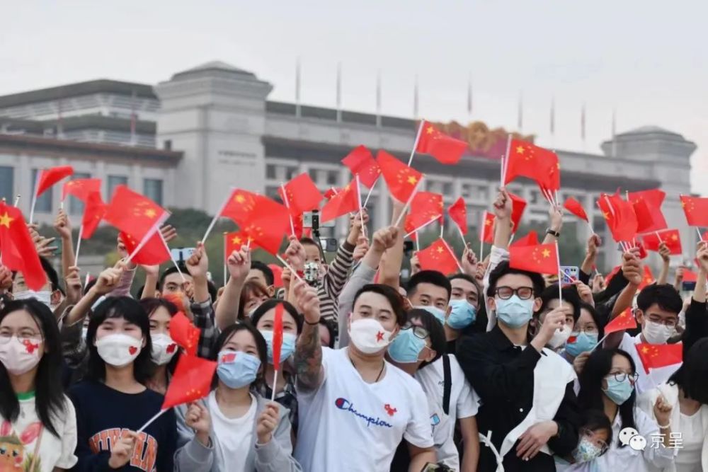 武汉三镇训练开放日，今晨临场应变引欢呼，社区盾在即，高层口径保持一致的简单介绍